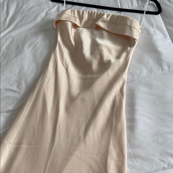 Elegant Cream Strapless Dress - Picture 4 of 4